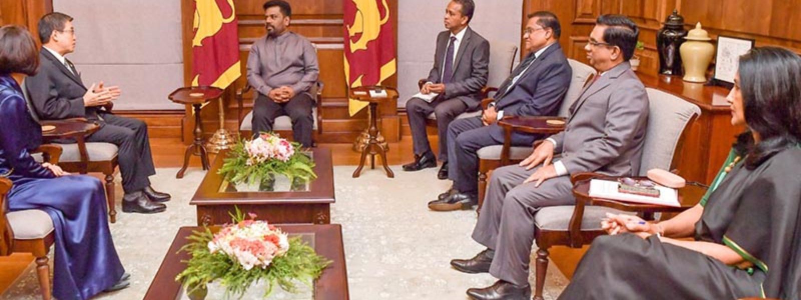 Two New Ambassadors Present Credentials to Pres